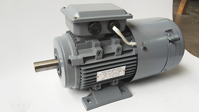 制動(dòng)電機(jī)在電機(jī)安裝時(shí)有哪些注意事項(xiàng)?